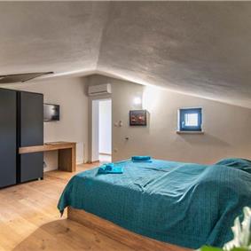 7 bedroom villa with pool in Svetvinčenat, sleeps 14